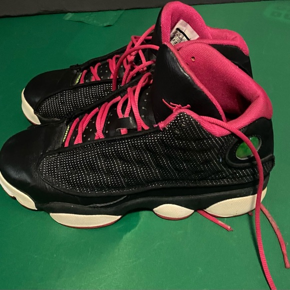 Air Jordan 1 Mid “Black Voltage Cherry” - Size 6.5Y - Very Good Condition - Picture 1 of 4